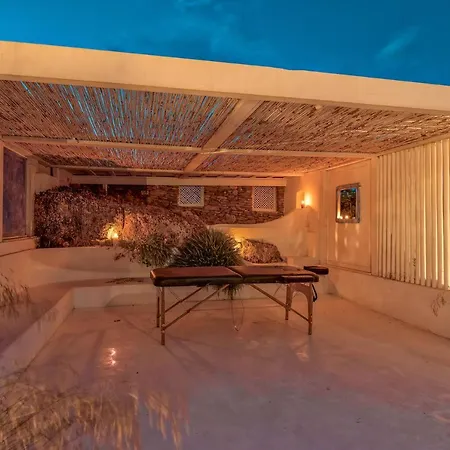 Villa On The Rocks